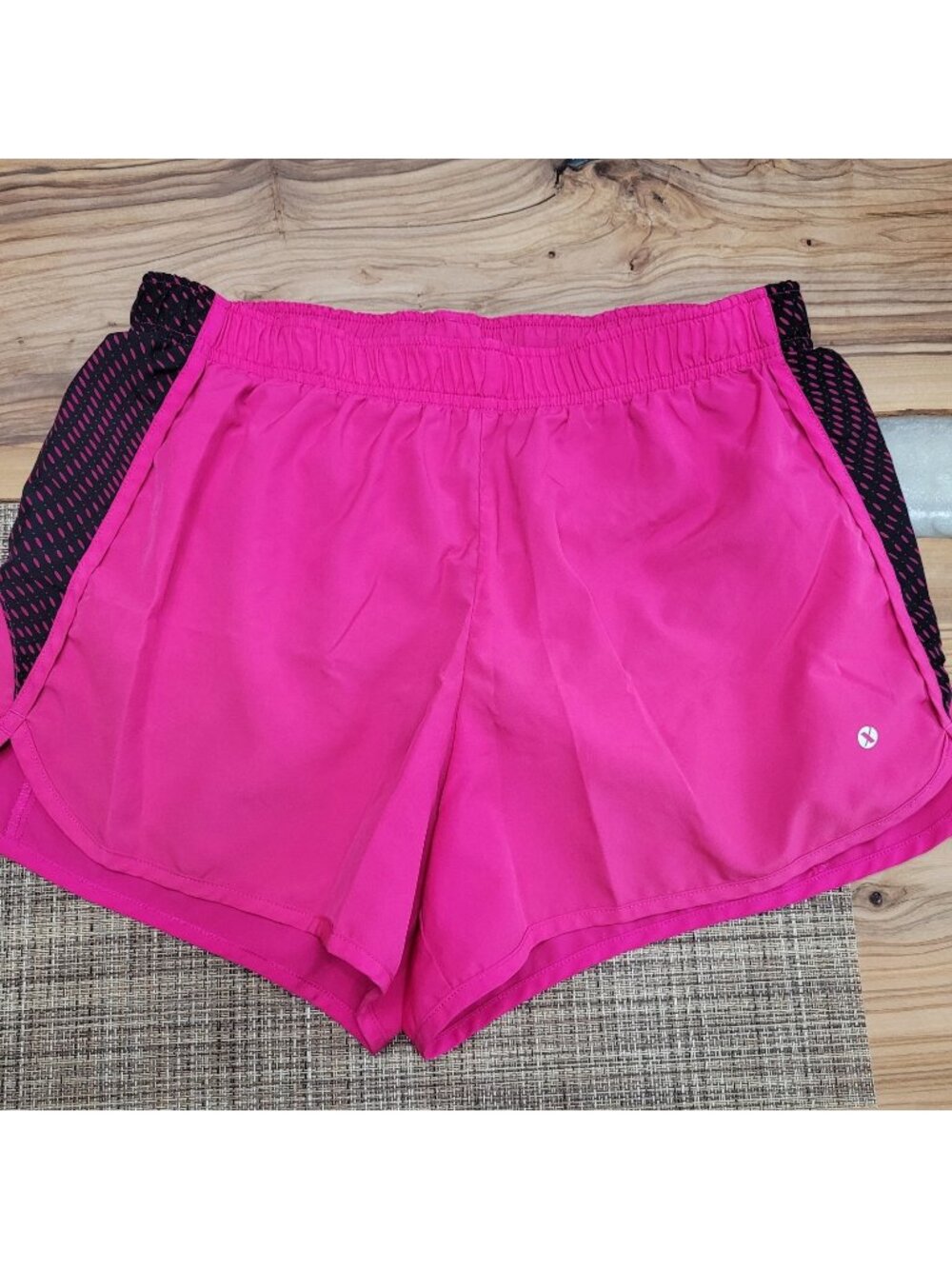 Xersion Womens Size M Running Shorts Pink and Black Semi Fit 3.5" Inseam